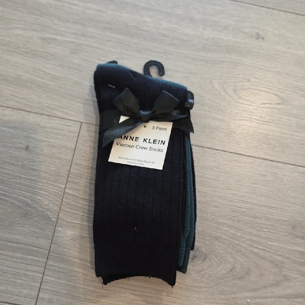 NWT Anne Klein Viscose Crew Socks